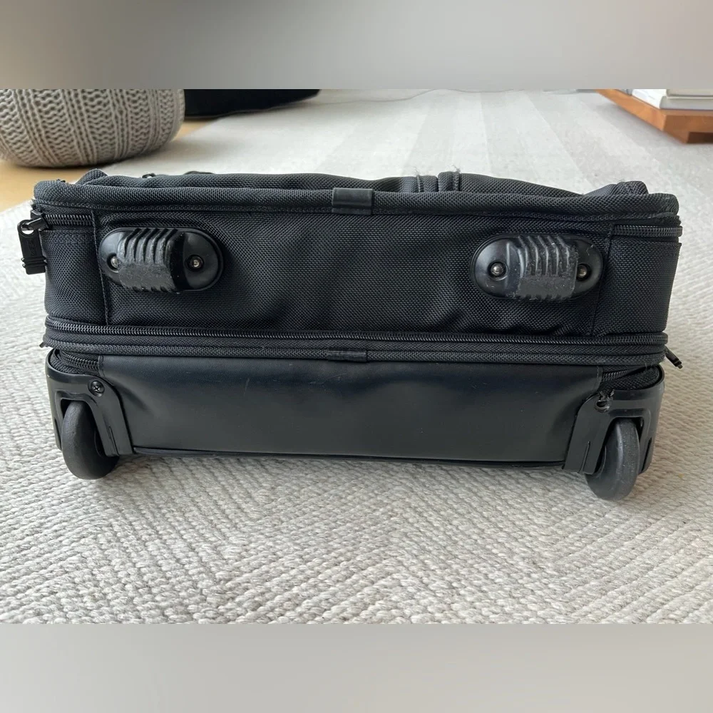 Tumi Medium Trip 2 Wheeler  Briefcase Travel Bag luggage Black